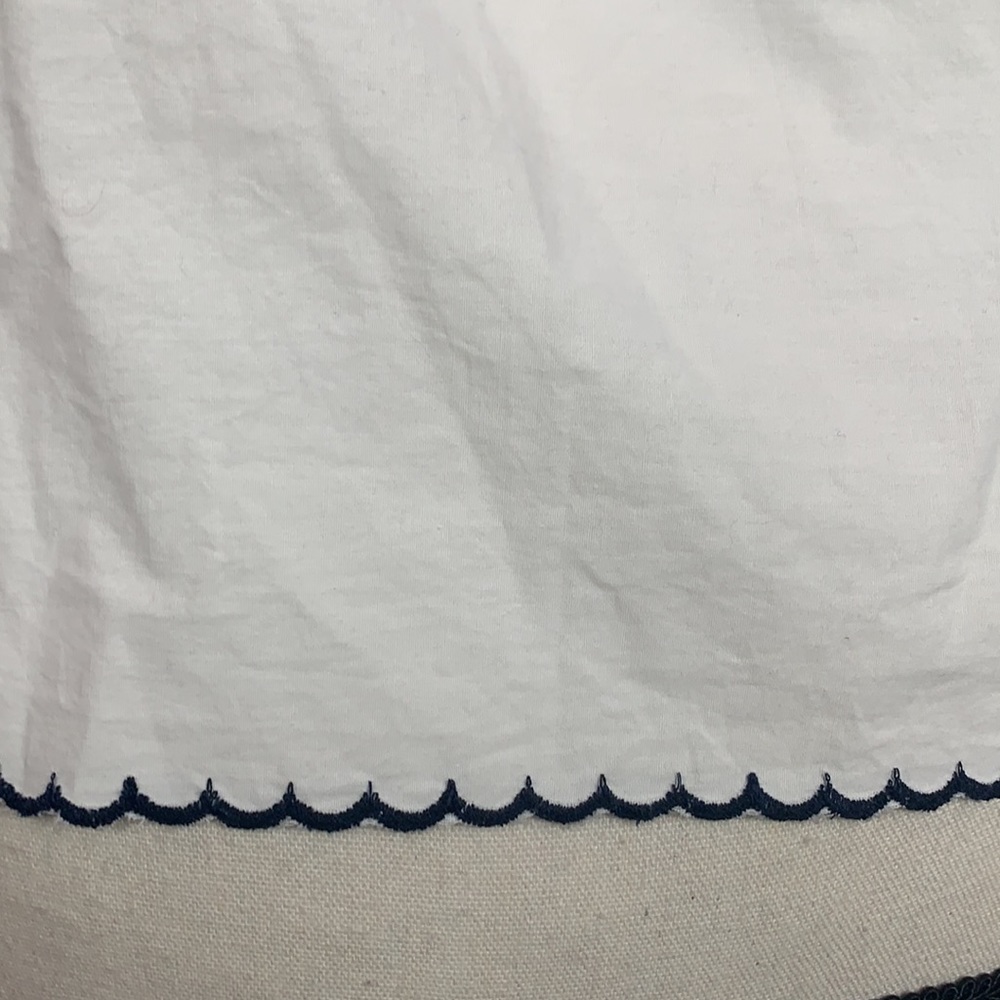 Miss Selfridge white w/navy blue embroidered top - Picture 6 of 8